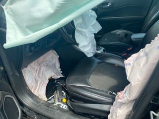 2018 Jeep Compass Latitude 4x4 - Interior Front Seat Image